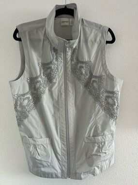 Zenergy by Chico’s Gray Embroidered Zip Vest